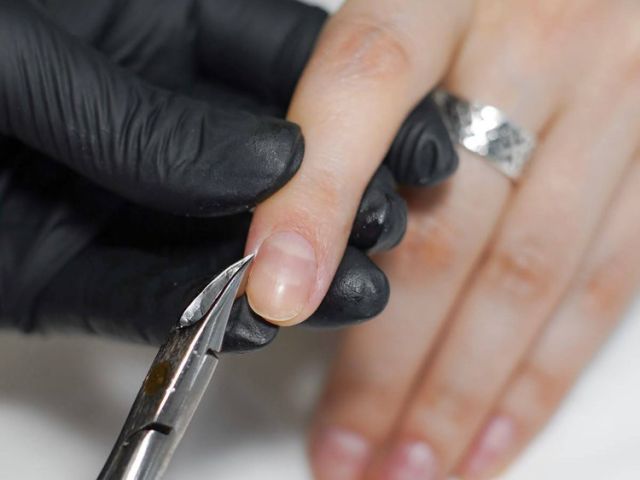 “Manikīrs + pedikīrs” XS kursā ir iekļautas 15 nodarbības iesācējiem.